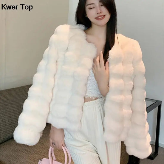 Long Women’s Winter Coat with Hood – Comfortable Fit – Elegant & Modern Style