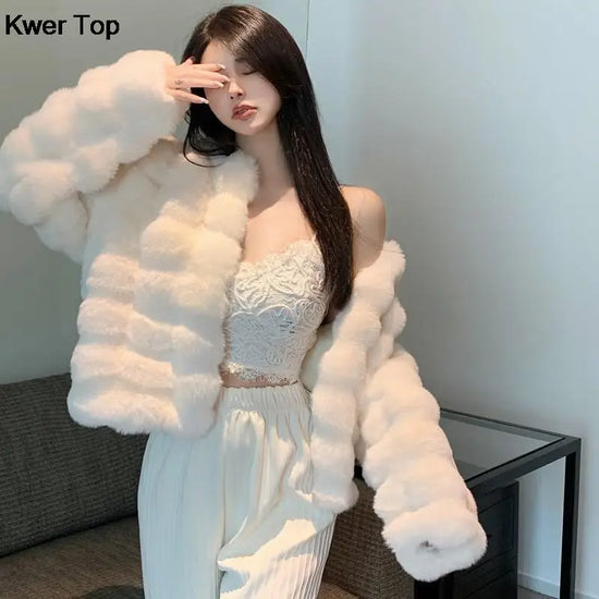 Long Women’s Winter Coat with Hood – Comfortable Fit – Elegant & Modern Style