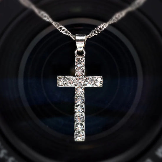 Hip Hop Cross Necklace with Rhinestones – Urban Elegance & Bold Style