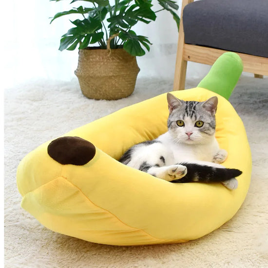 Banana-Shaped Pet Bed – Cozy Comfort for Your Furry Friend