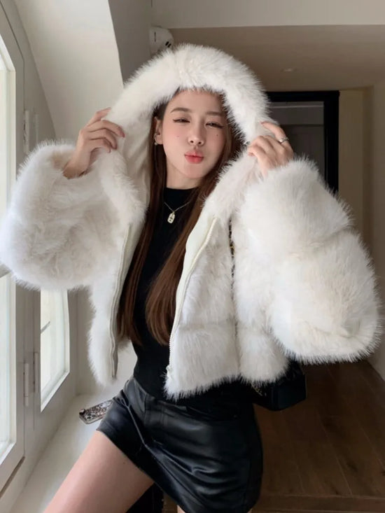 Short Faux Fur Hooded Coat for Women – Modern & Cozy Style